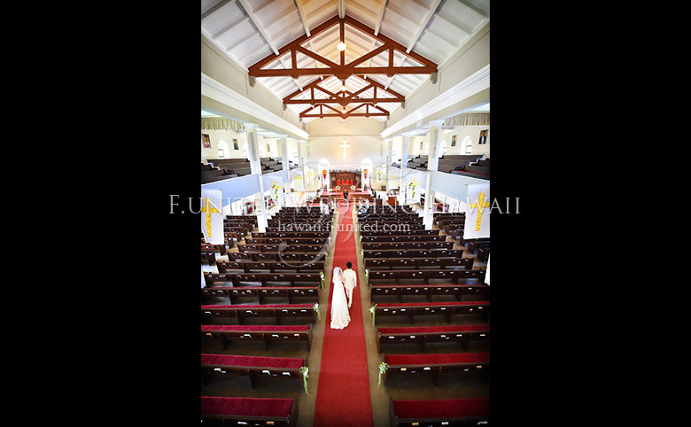 カワイアハオ教会結婚式の入場シーン